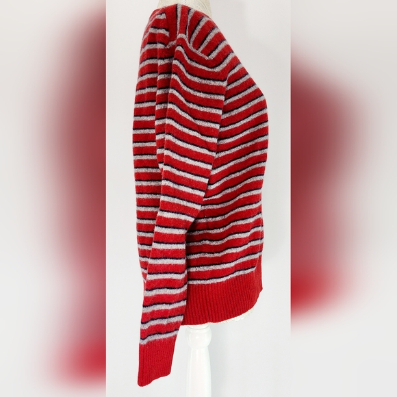 2 Uniqlo Lambswool v-neck sweaters - Picture 12 of 16